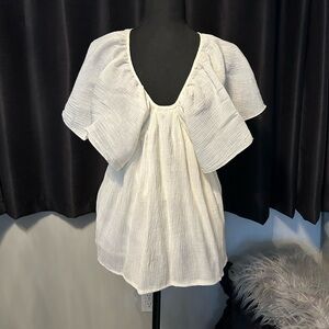 White boho blouse with ruffled sleeves #bohostyle
